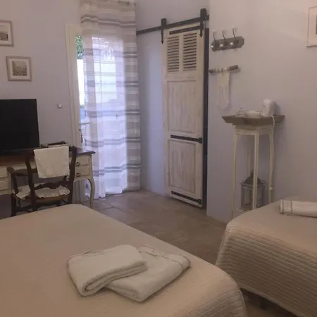 Les Olivades Bed & Breakfast Magalas Exterior photo